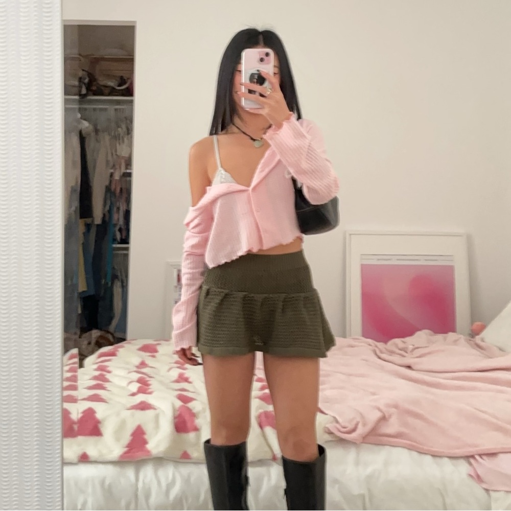 Pink button up top🏹
